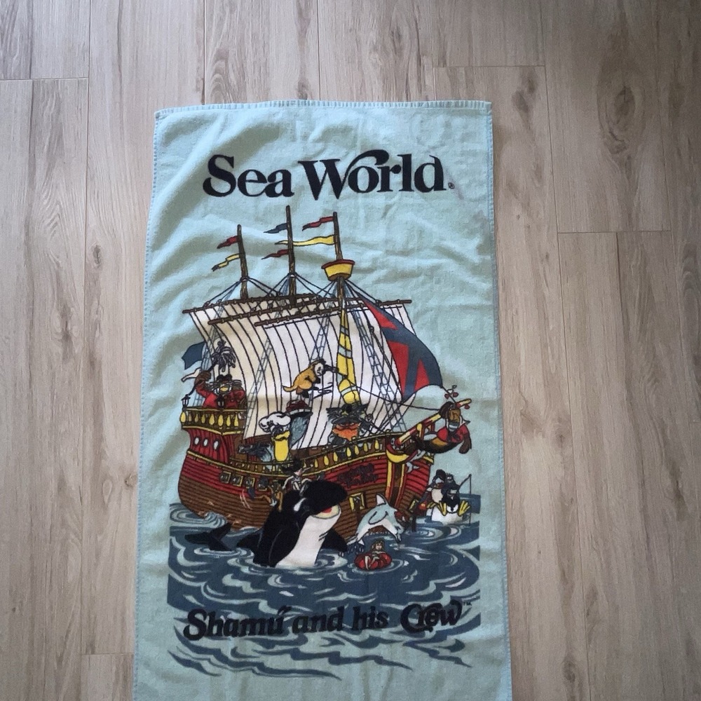 Vintage SeaWorld beach towel Shamu And His Crew - Ocean Orca Sea World